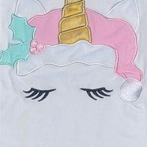 Girls adorable Unicorn Christmas shirt. 5-6